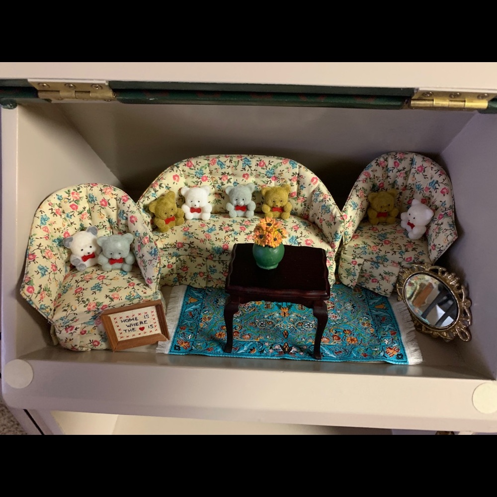 Doll House - Picture 4 of 4